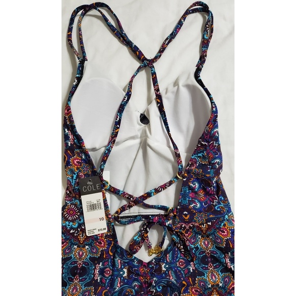 Swimsuit - Picture 5 of 6